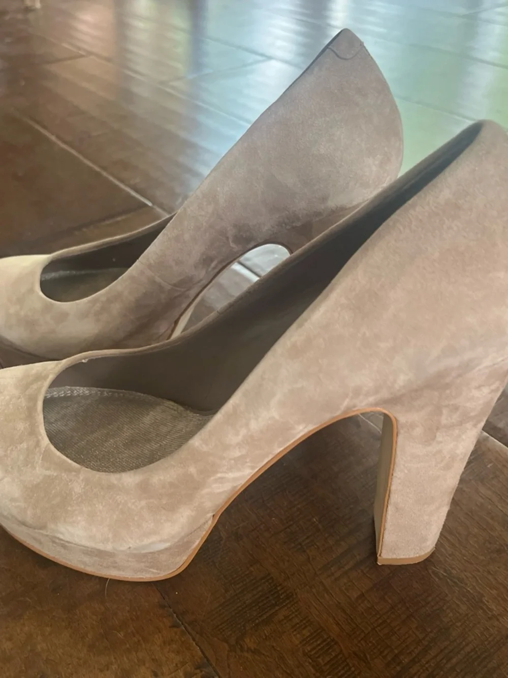 Gianni Bini retro taupe suede platform heels with round toes sz 9